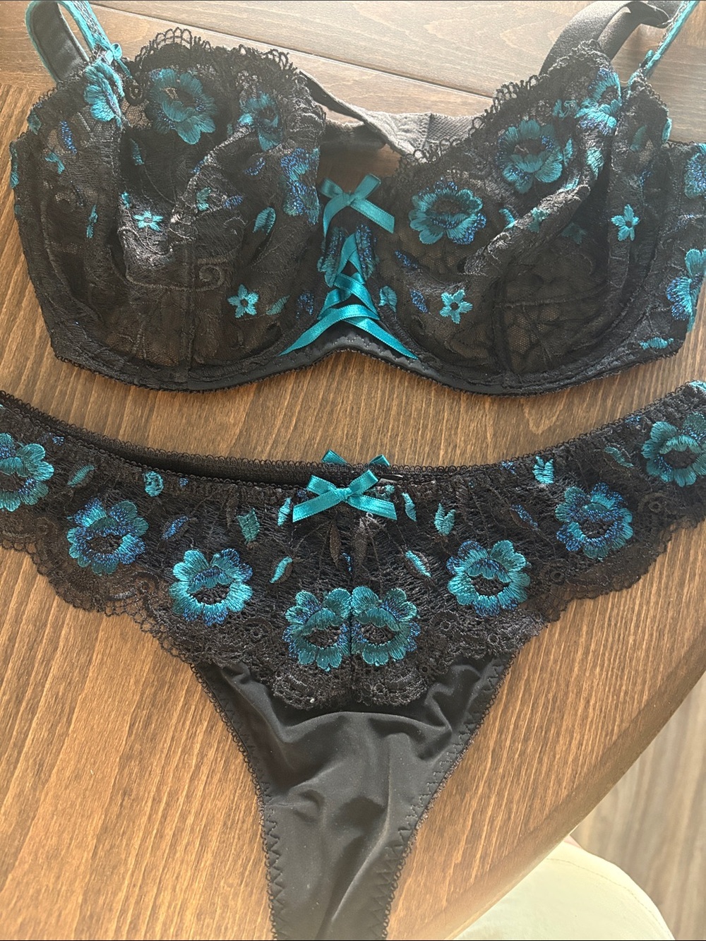 Aubade 80/65/30 F Black and Teal Floral Lace Bra & Thong Set